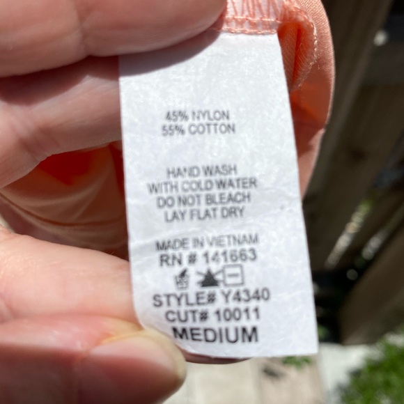 🔥LIKE NEW PEACH COLORED LACE OVERLAY DRESS🔥 - Picture 4 of 4